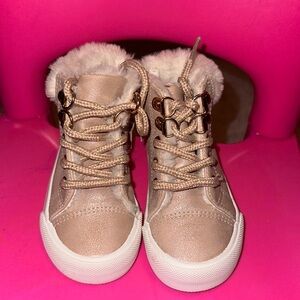 Fur boots gold